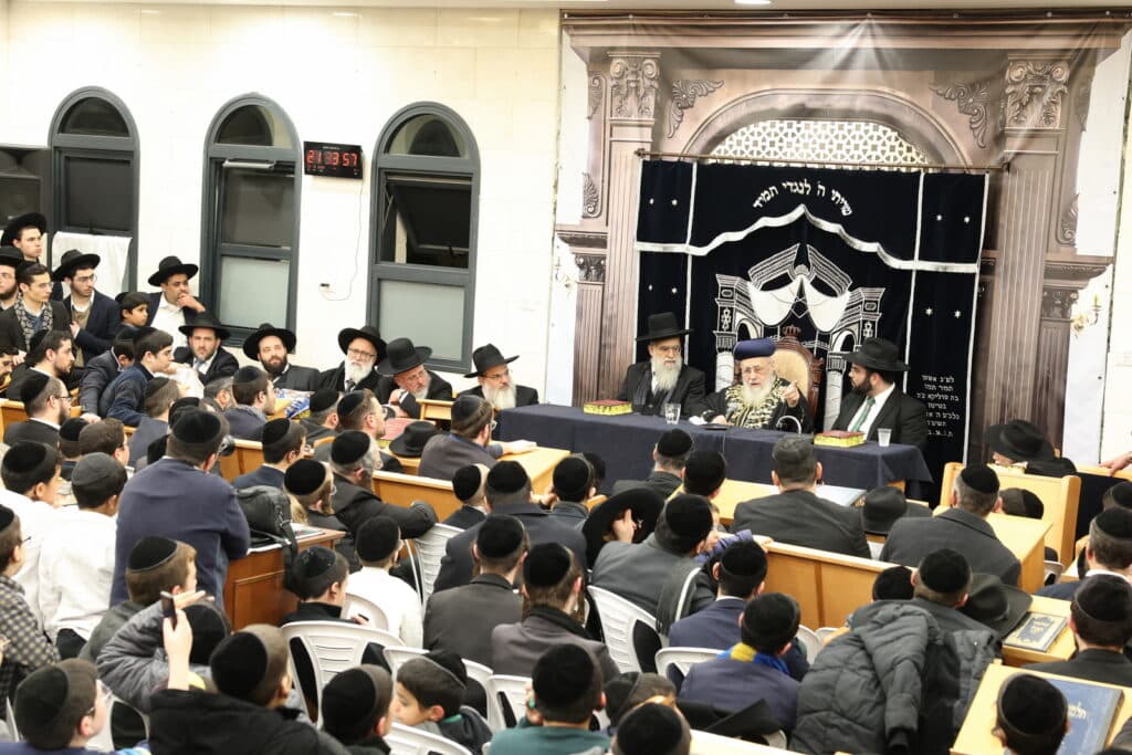 המונים בשיעורו של הראשל"צ הרב יצחק יוסף שליט"א • צפו
