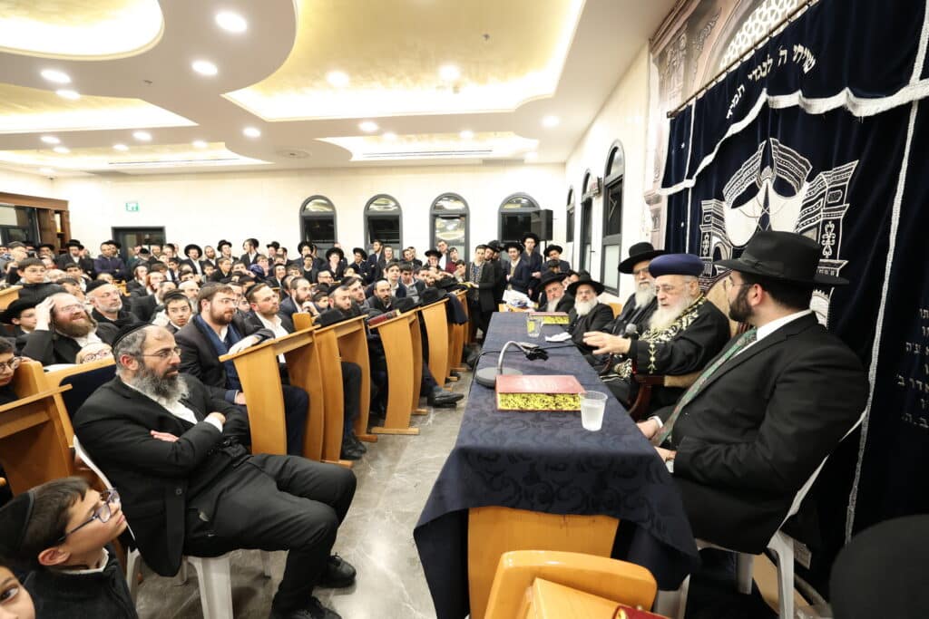 המונים בשיעורו של הראשל"צ הרב יצחק יוסף שליט"א • צפו