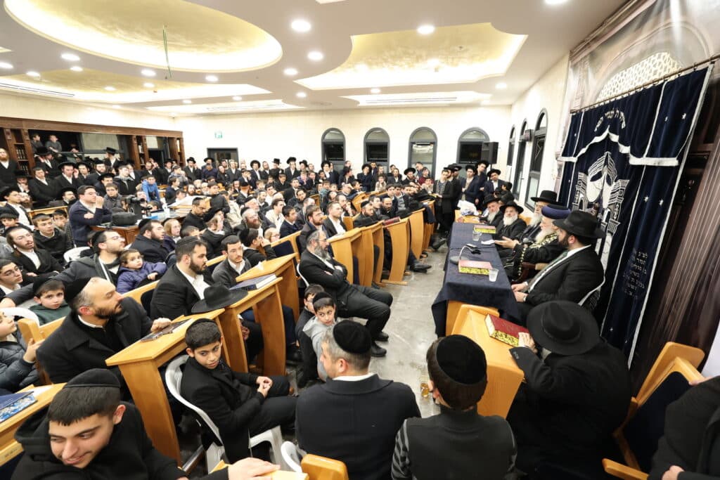 המונים בשיעורו של הראשל"צ הרב יצחק יוסף שליט"א • צפו