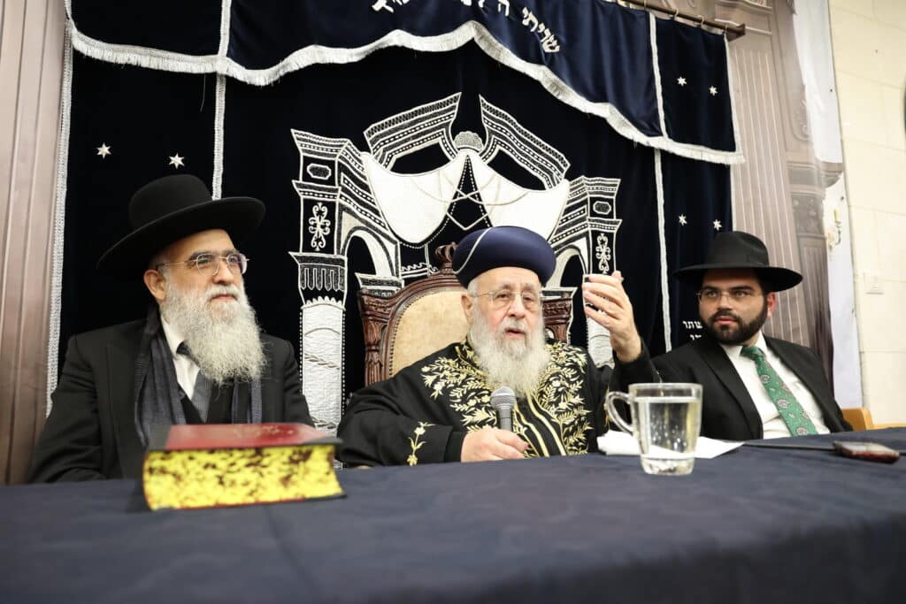 המונים בשיעורו של הראשל"צ הרב יצחק יוסף שליט"א • צפו