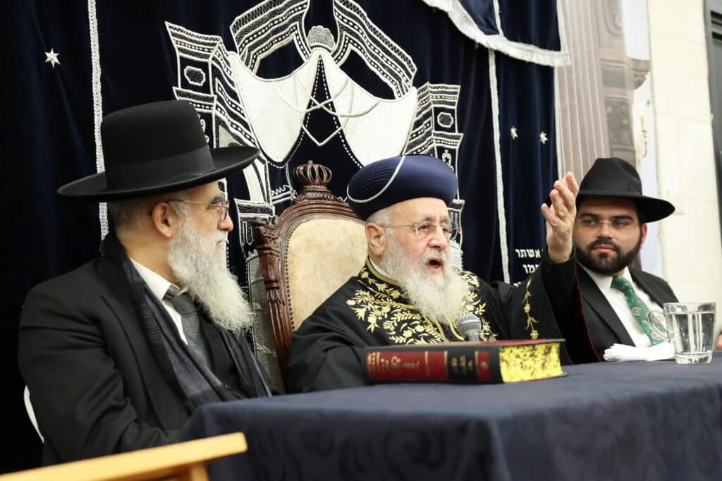 המונים בשיעורו של הראשל"צ הרב יצחק יוסף שליט"א • צפו