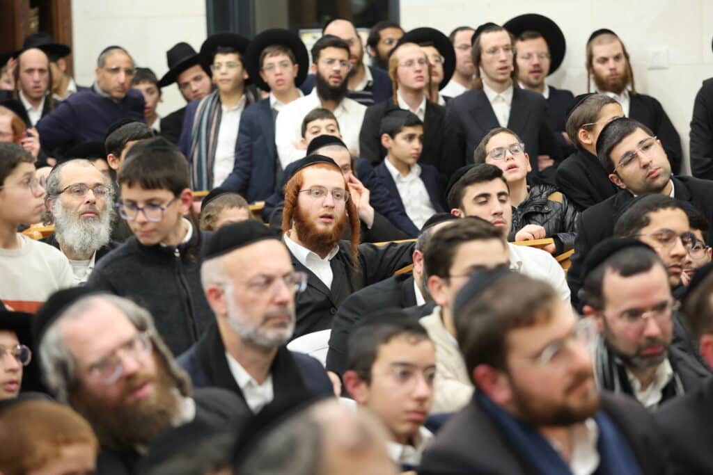 המונים בשיעורו של הראשל"צ הרב יצחק יוסף שליט"א • צפו