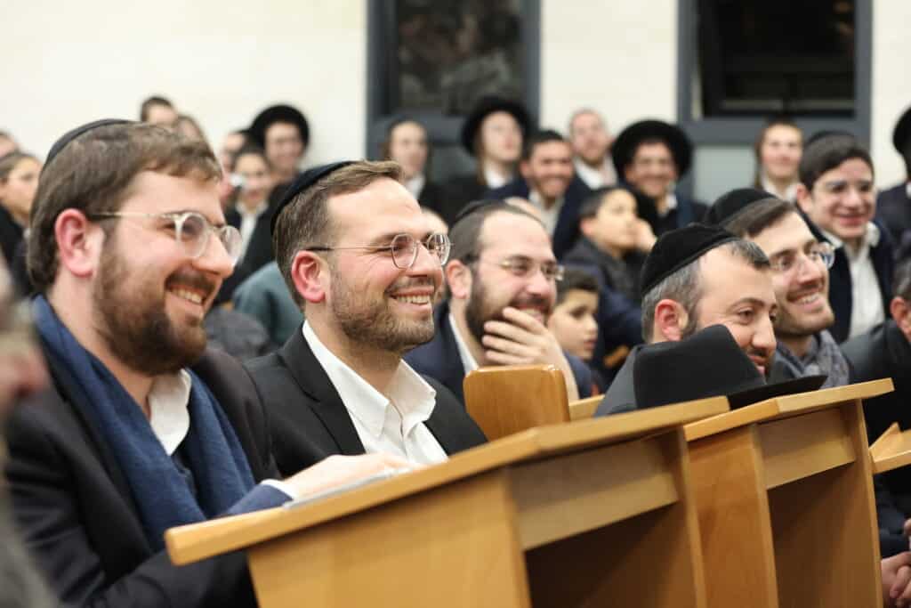 המונים בשיעורו של הראשל"צ הרב יצחק יוסף שליט"א • צפו