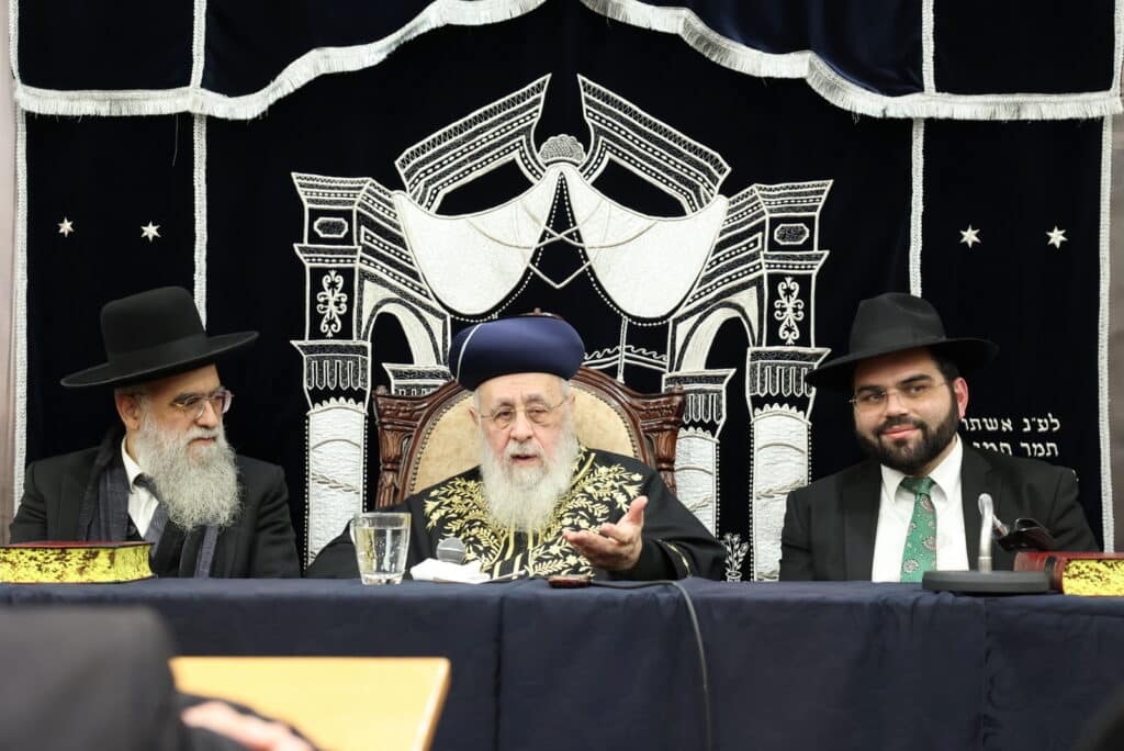 המונים בשיעורו של הראשל"צ הרב יצחק יוסף שליט"א • צפו