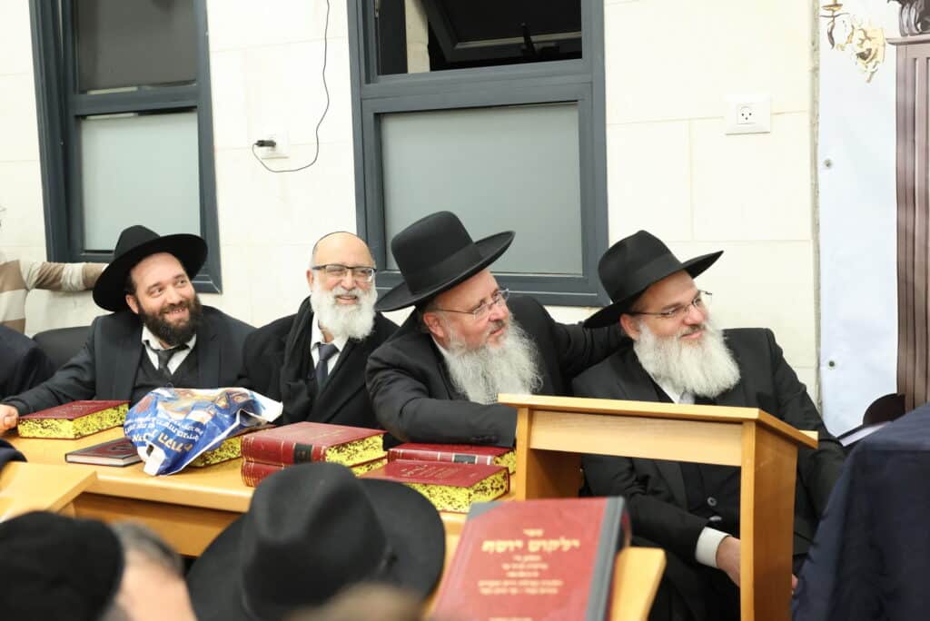 המונים בשיעורו של הראשל"צ הרב יצחק יוסף שליט"א • צפו