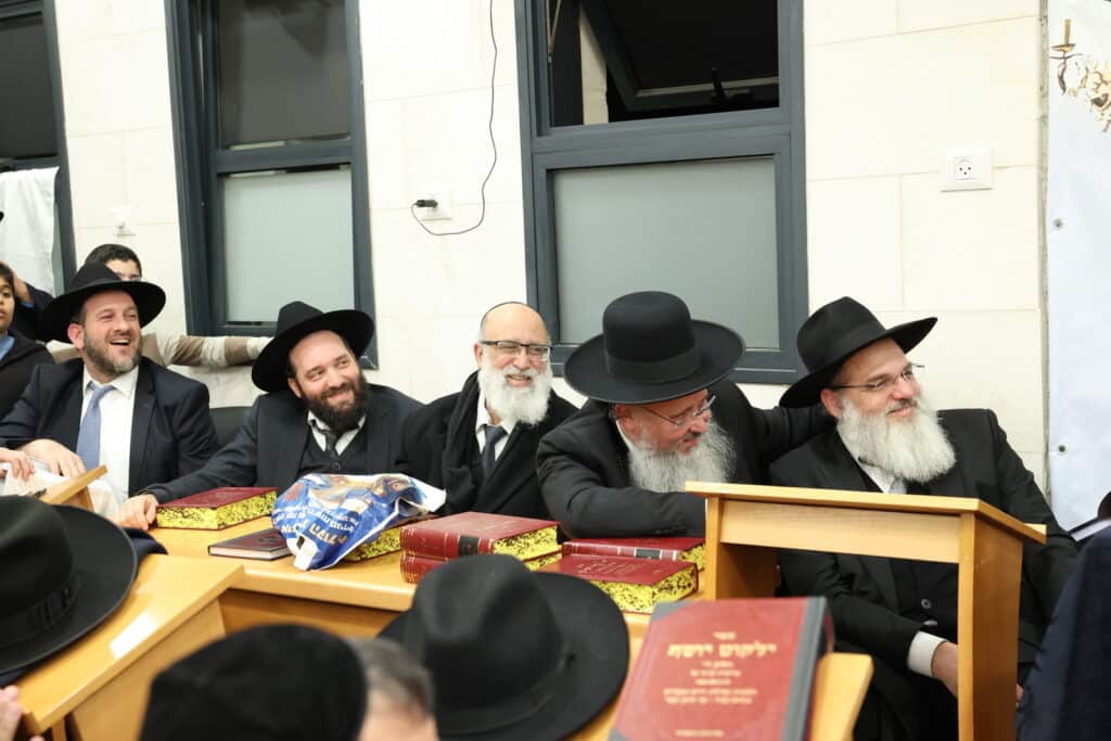 המונים בשיעורו של הראשל"צ הרב יצחק יוסף שליט"א • צפו