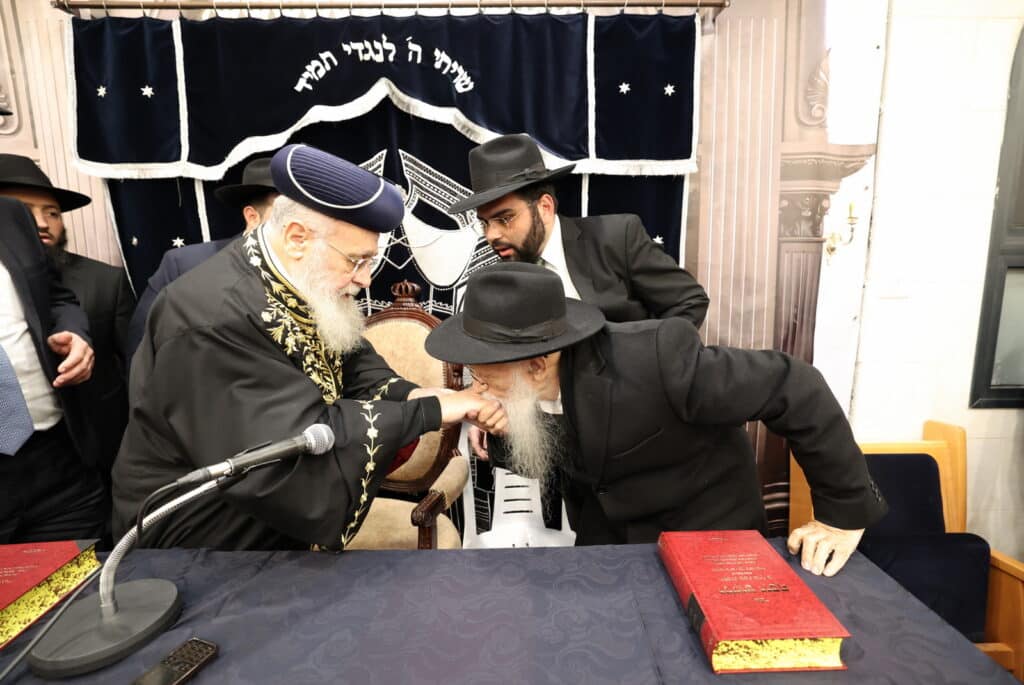 המונים בשיעורו של הראשל"צ הרב יצחק יוסף שליט"א • צפו