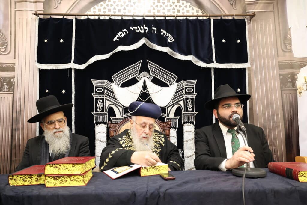 המונים בשיעורו של הראשל"צ הרב יצחק יוסף שליט"א • צפו