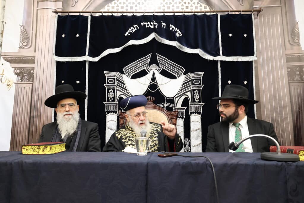 המונים בשיעורו של הראשל"צ הרב יצחק יוסף שליט"א • צפו