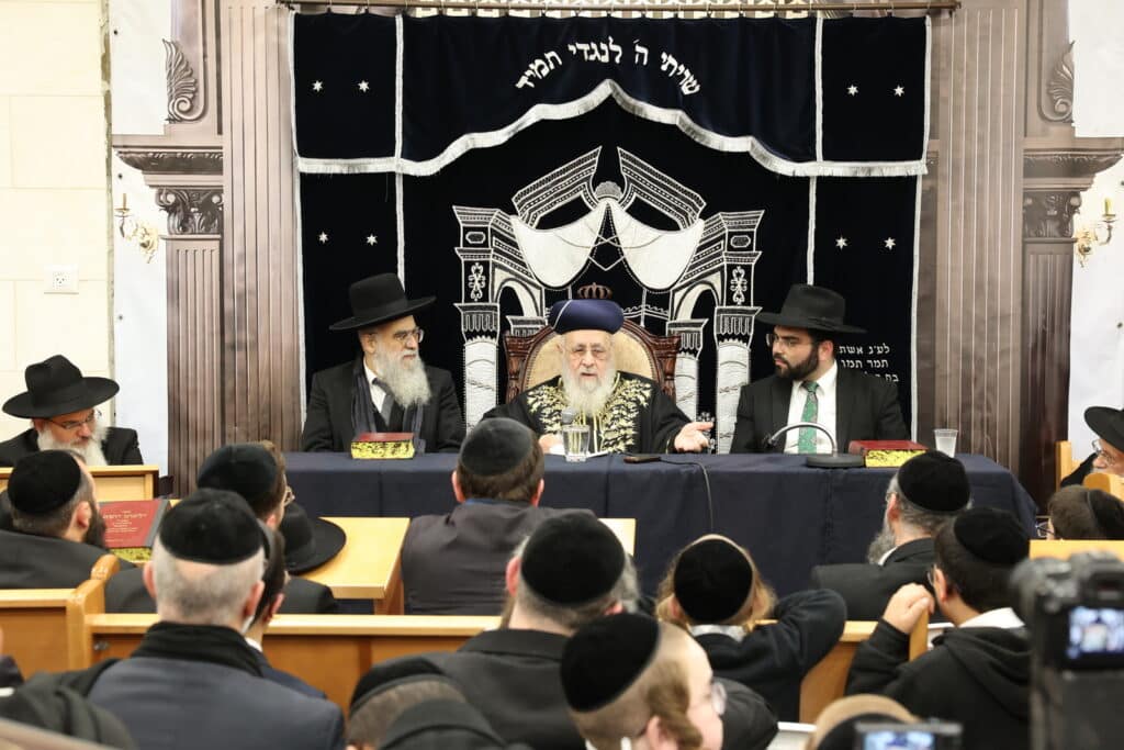 המונים בשיעורו של הראשל"צ הרב יצחק יוסף שליט"א • צפו