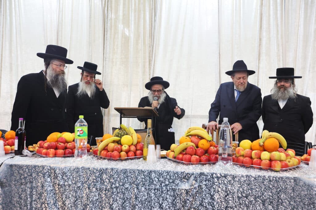 המקובל הירושלמי ערך טיש לתלמידי הת"ת והישיבה שבנשיאותו