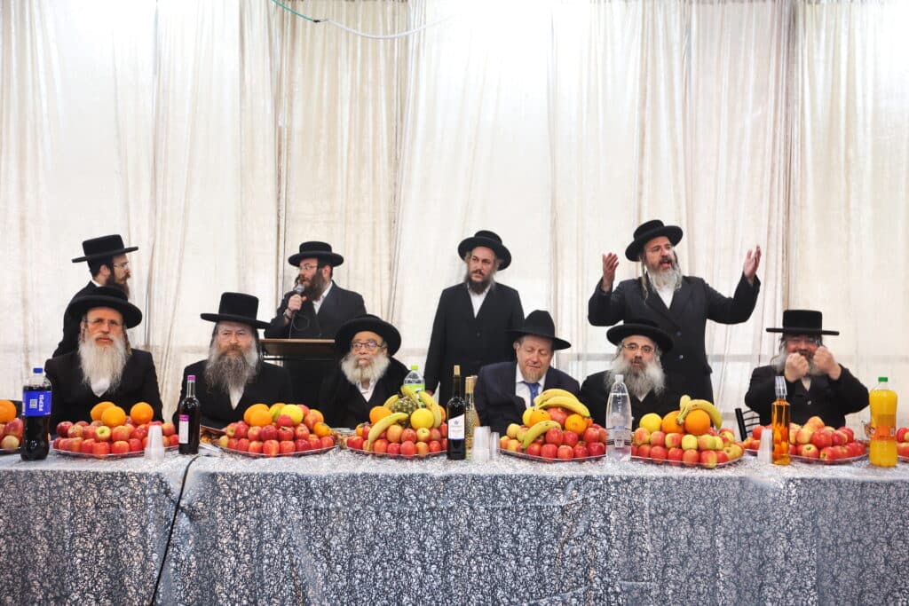 המקובל הירושלמי ערך טיש לתלמידי הת"ת והישיבה שבנשיאותו