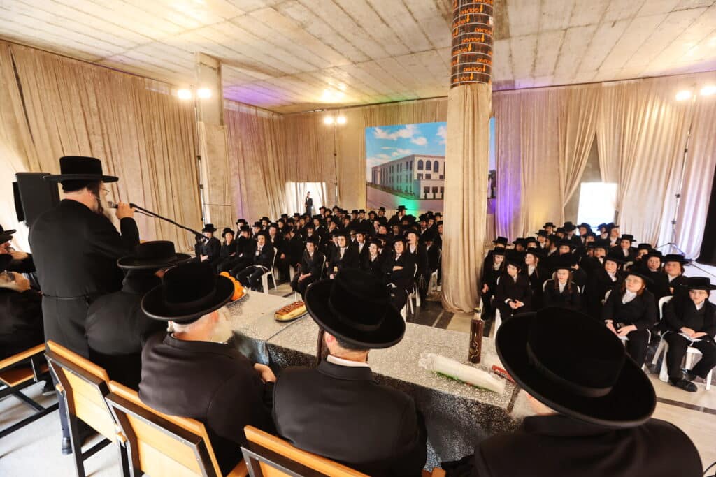 המקובל הירושלמי ערך טיש לתלמידי הת"ת והישיבה שבנשיאותו