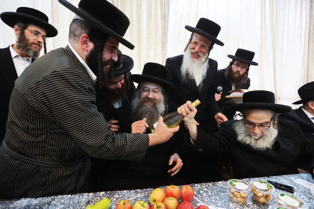 המקובל הירושלמי ערך טיש לתלמידי הת"ת והישיבה שבנשיאותו