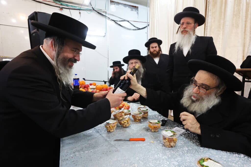 המקובל הירושלמי ערך טיש לתלמידי הת"ת והישיבה שבנשיאותו