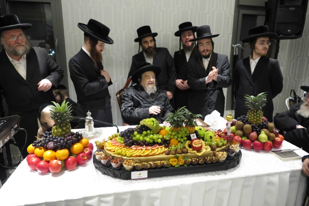 פֵּרוֹתֶיךָ מְתוּקִים: ט''ו בשבט אצל זקן רבני ברסלב הגרי"מ שכטר