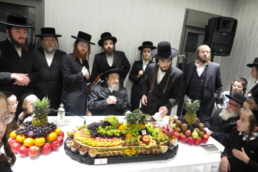 פֵּרוֹתֶיךָ מְתוּקִים: ט''ו בשבט אצל זקן רבני ברסלב הגרי"מ שכטר