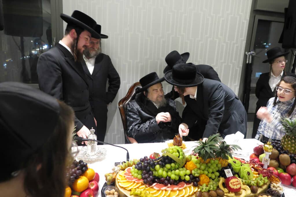 פֵּרוֹתֶיךָ מְתוּקִים: ט''ו בשבט אצל זקן רבני ברסלב הגרי"מ שכטר