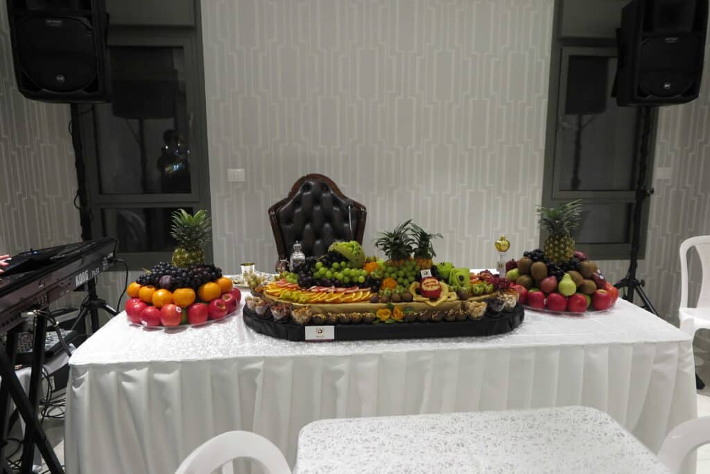 פֵּרוֹתֶיךָ מְתוּקִים: ט''ו בשבט אצל זקן רבני ברסלב הגרי"מ שכטר