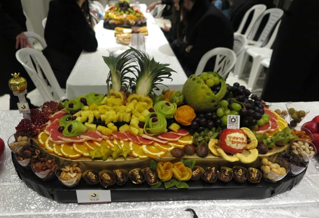 פֵּרוֹתֶיךָ מְתוּקִים: ט''ו בשבט אצל זקן רבני ברסלב הגרי"מ שכטר