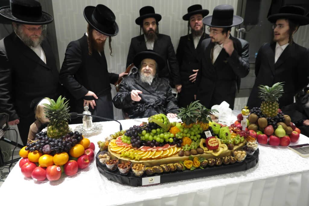 פֵּרוֹתֶיךָ מְתוּקִים: ט''ו בשבט אצל זקן רבני ברסלב הגרי"מ שכטר