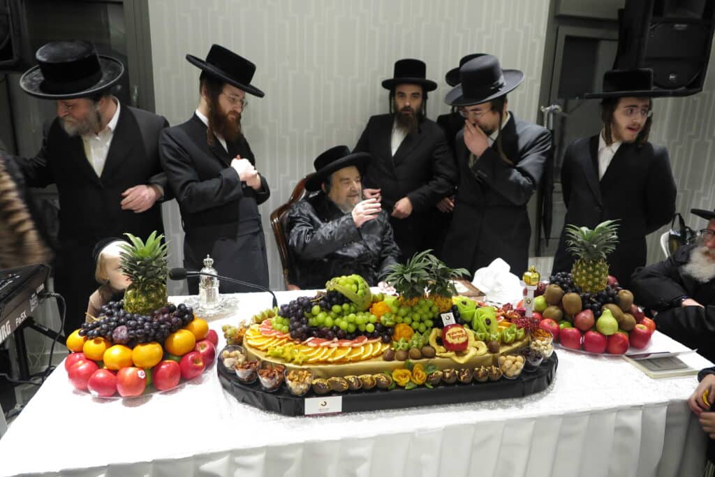 פֵּרוֹתֶיךָ מְתוּקִים: ט''ו בשבט אצל זקן רבני ברסלב הגרי"מ שכטר