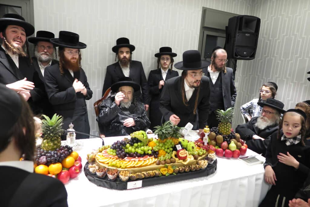 פֵּרוֹתֶיךָ מְתוּקִים: ט''ו בשבט אצל זקן רבני ברסלב הגרי"מ שכטר