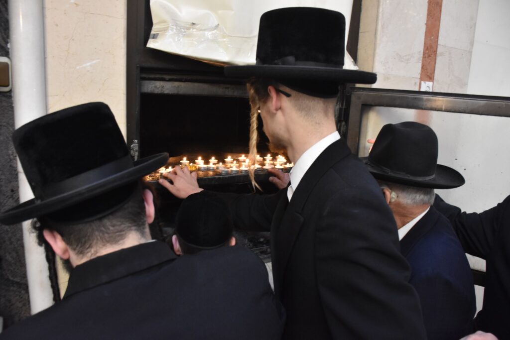 בליל ז' שבט: האדמו"ר מלעלוב ערך טיש יארצייט