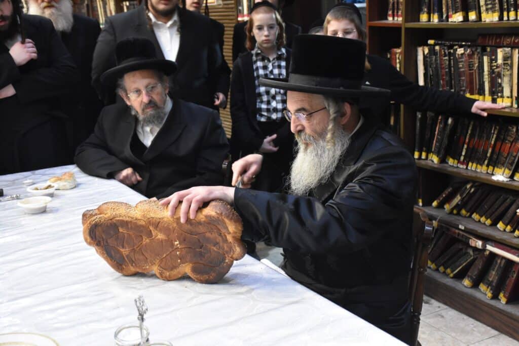 בליל ז' שבט: האדמו"ר מלעלוב ערך טיש יארצייט