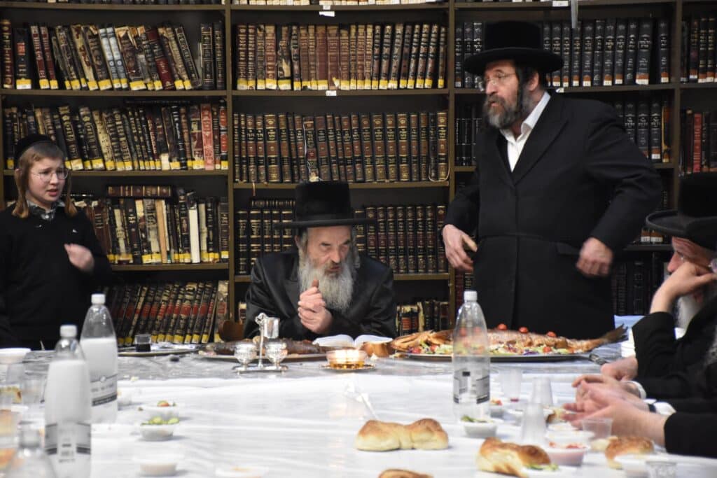 בליל ז' שבט: האדמו"ר מלעלוב ערך טיש יארצייט