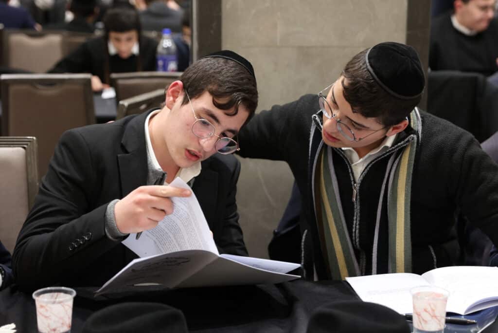 "זו הדרך לנצח את המלחמה": כ-800 בחורים כתבו חבורות בעיון "זו הדרך לנצח את המלחמה": כ-800 בחורים כתבו חבורות בעיון