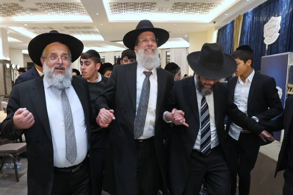 "זו הדרך לנצח את המלחמה": כ-800 בחורים כתבו חבורות בעיון "זו הדרך לנצח את המלחמה": כ-800 בחורים כתבו חבורות בעיון