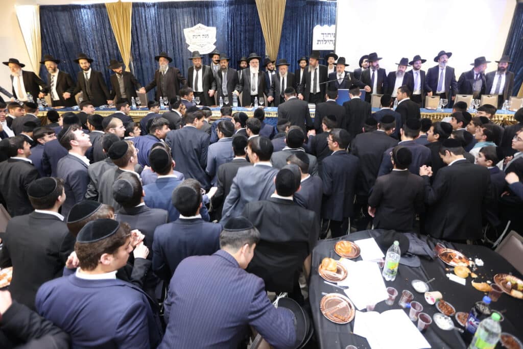 "זו הדרך לנצח את המלחמה": כ-800 בחורים כתבו חבורות בעיון "זו הדרך לנצח את המלחמה": כ-800 בחורים כתבו חבורות בעיון