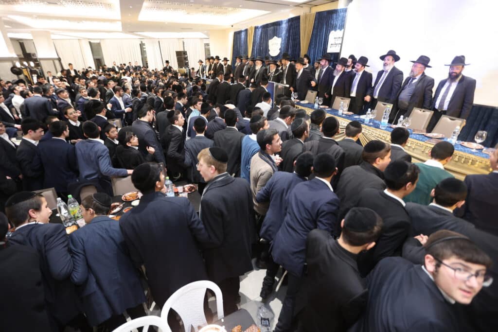 "זו הדרך לנצח את המלחמה": כ-800 בחורים כתבו חבורות בעיון "זו הדרך לנצח את המלחמה": כ-800 בחורים כתבו חבורות בעיון