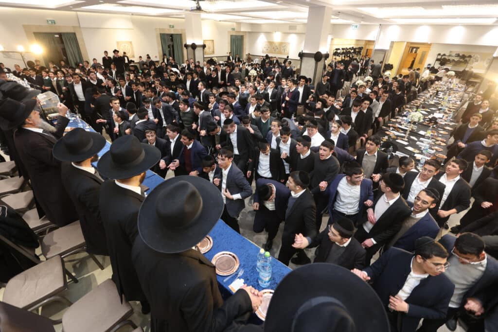 "זו הדרך לנצח את המלחמה": כ-800 בחורים כתבו חבורות בעיון "זו הדרך לנצח את המלחמה": כ-800 בחורים כתבו חבורות בעיון