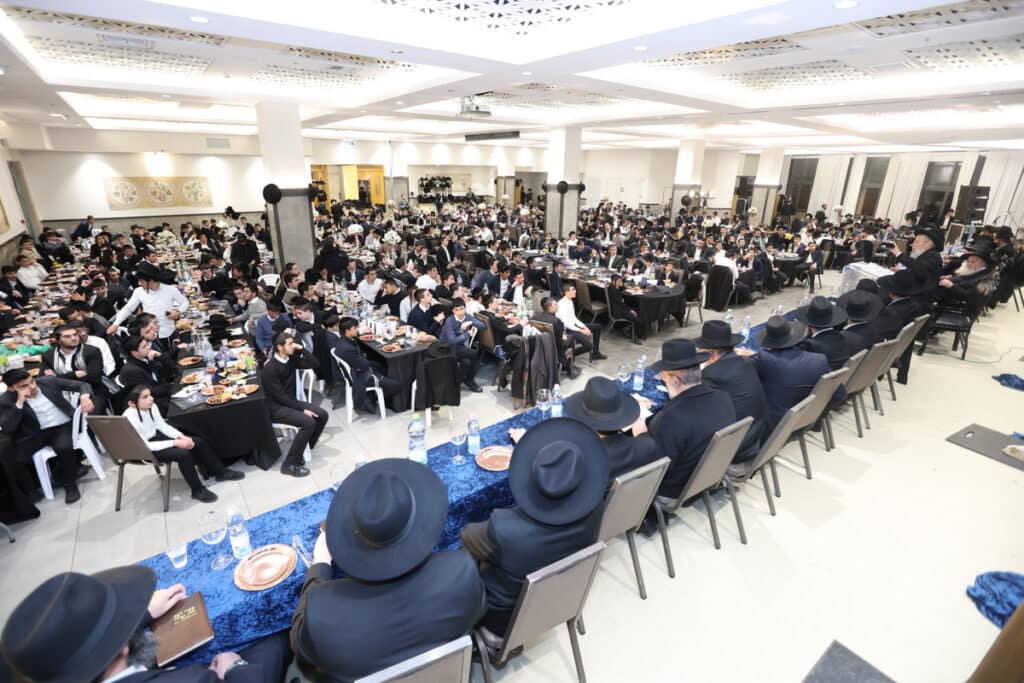 "זו הדרך לנצח את המלחמה": כ-800 בחורים כתבו חבורות בעיון "זו הדרך לנצח את המלחמה": כ-800 בחורים כתבו חבורות בעיון