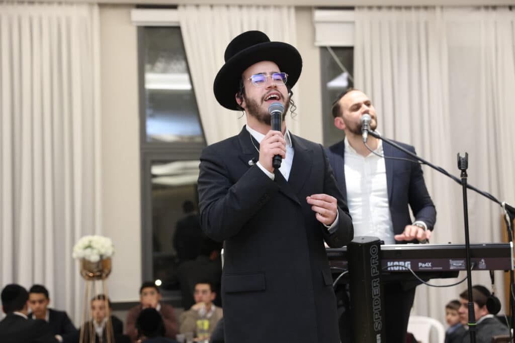 "זו הדרך לנצח את המלחמה": כ-800 בחורים כתבו חבורות בעיון "זו הדרך לנצח את המלחמה": כ-800 בחורים כתבו חבורות בעיון