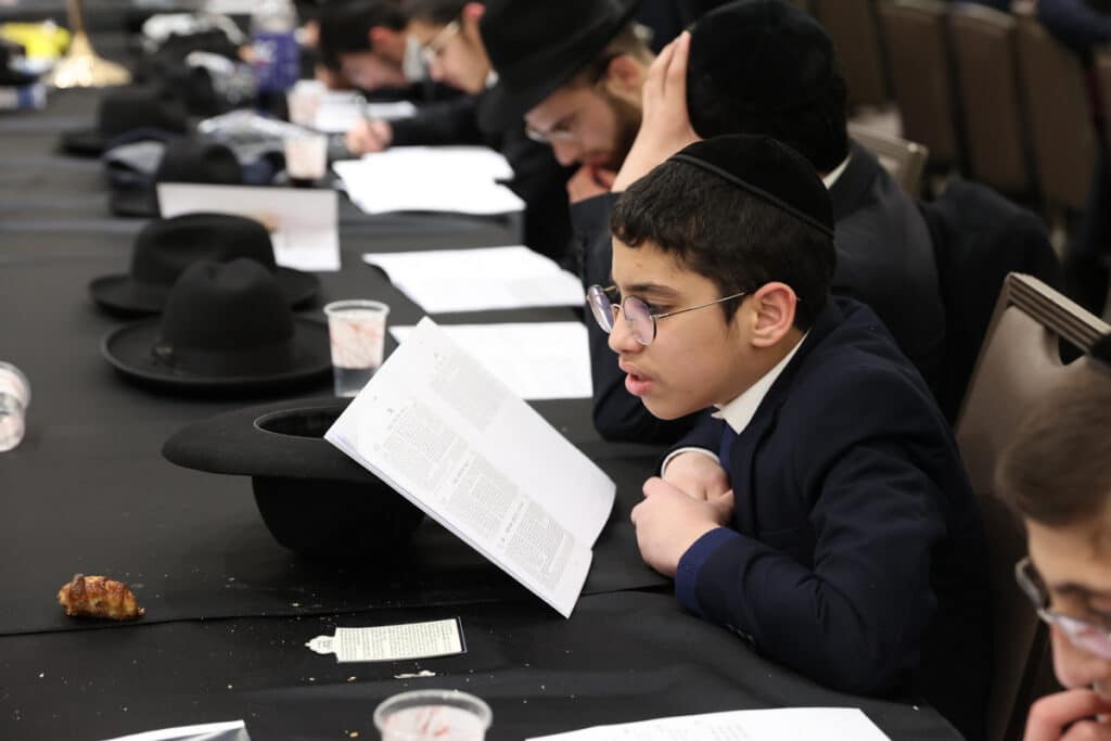 "זו הדרך לנצח את המלחמה": כ-800 בחורים כתבו חבורות בעיון "זו הדרך לנצח את המלחמה": כ-800 בחורים כתבו חבורות בעיון