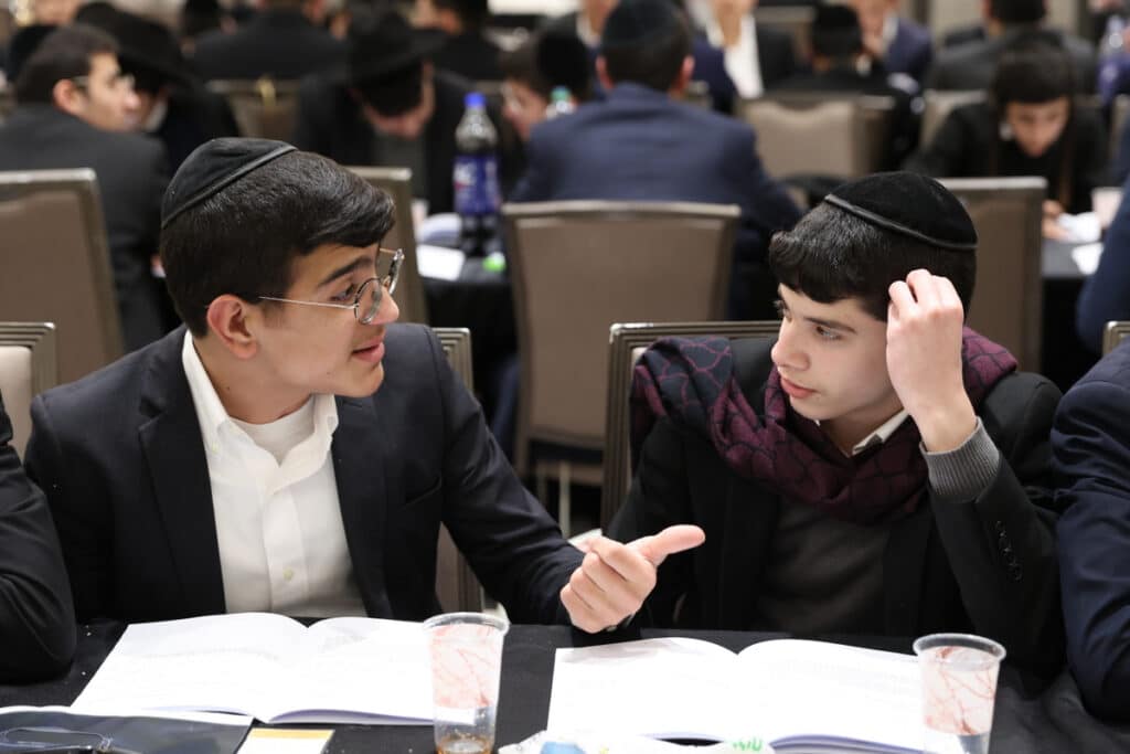 "זו הדרך לנצח את המלחמה": כ-800 בחורים כתבו חבורות בעיון "זו הדרך לנצח את המלחמה": כ-800 בחורים כתבו חבורות בעיון