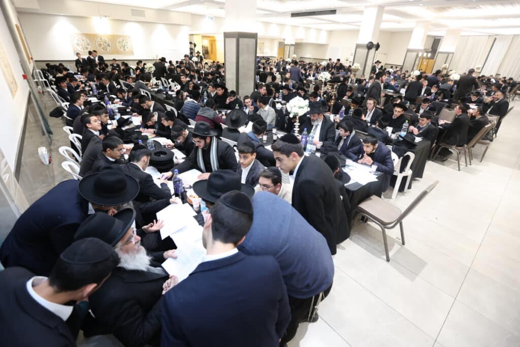 "זו הדרך לנצח את המלחמה": כ-800 בחורים כתבו חבורות בעיון "זו הדרך לנצח את המלחמה": כ-800 בחורים כתבו חבורות בעיון