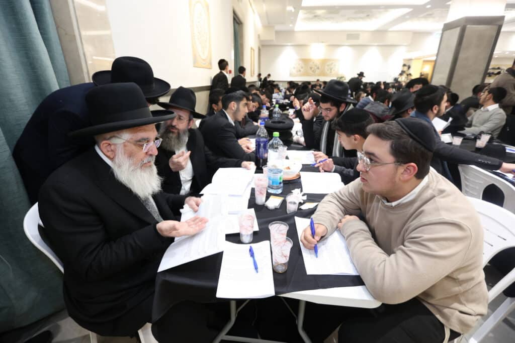 "זו הדרך לנצח את המלחמה": כ-800 בחורים כתבו חבורות בעיון "זו הדרך לנצח את המלחמה": כ-800 בחורים כתבו חבורות בעיון