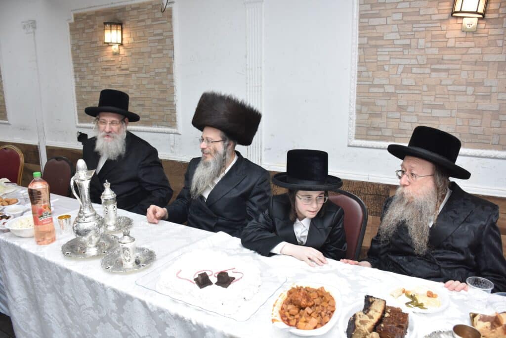 גלריה: שמחת בר המצווה לבן אדמו"ר מנדבורנה אראד מב"ב