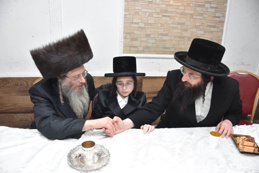 גלריה: שמחת בר המצווה לבן אדמו"ר מנדבורנה אראד מב"ב