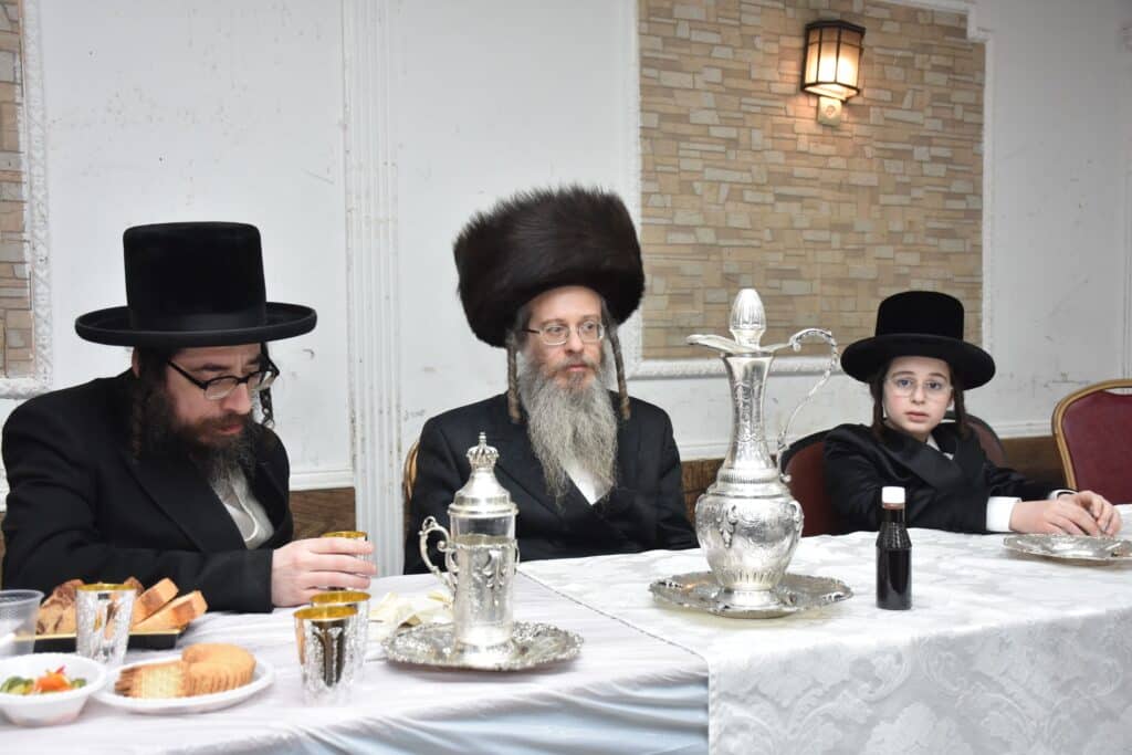 גלריה: שמחת בר המצווה לבן אדמו"ר מנדבורנה אראד מב"ב