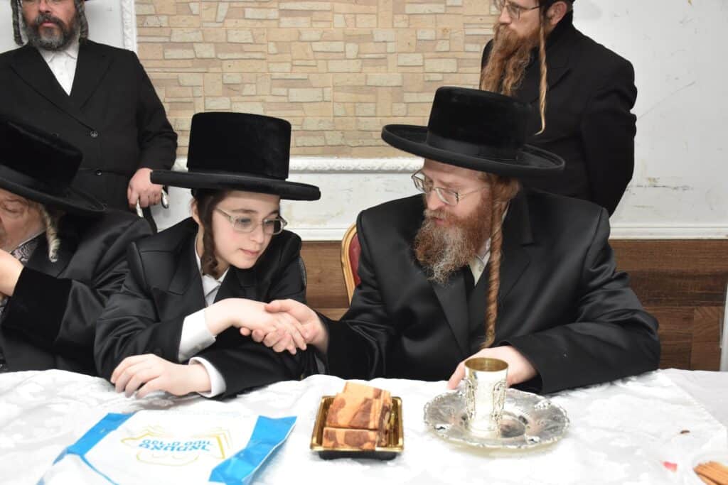 גלריה: שמחת בר המצווה לבן אדמו"ר מנדבורנה אראד מב"ב