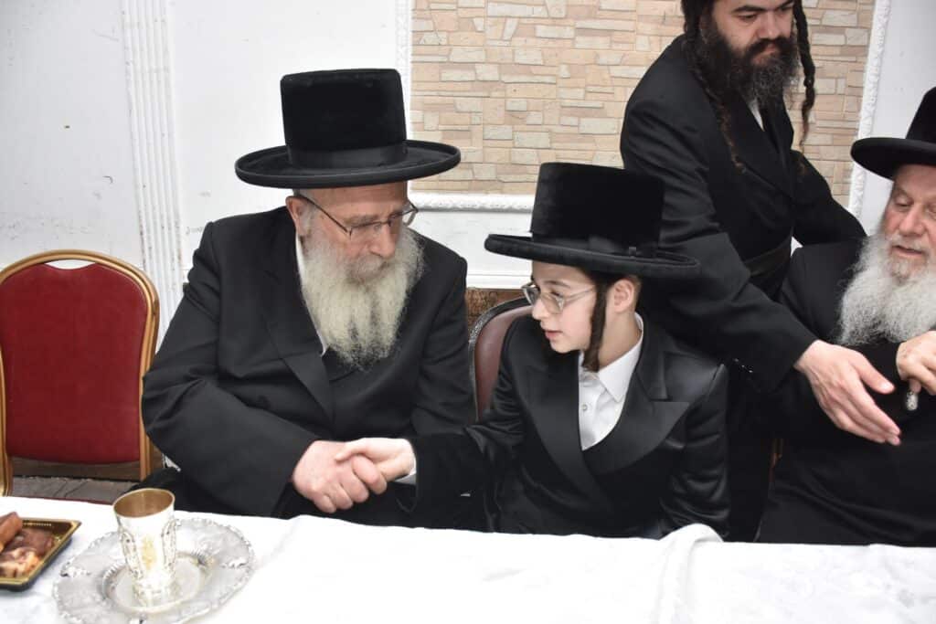 גלריה: שמחת בר המצווה לבן אדמו"ר מנדבורנה אראד מב"ב