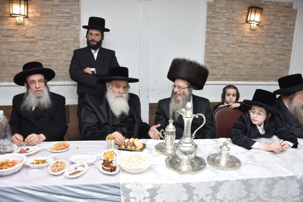 גלריה: שמחת בר המצווה לבן אדמו"ר מנדבורנה אראד מב"ב