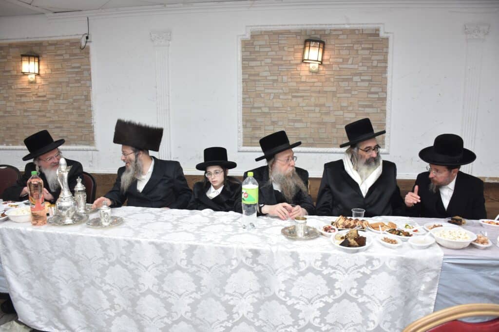 גלריה: שמחת בר המצווה לבן אדמו"ר מנדבורנה אראד מב"ב