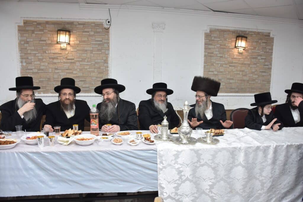 גלריה: שמחת בר המצווה לבן אדמו"ר מנדבורנה אראד מב"ב