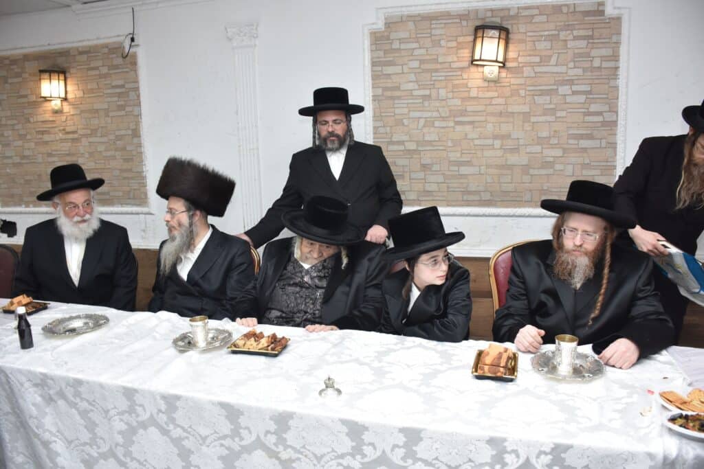 גלריה: שמחת בר המצווה לבן אדמו"ר מנדבורנה אראד מב"ב